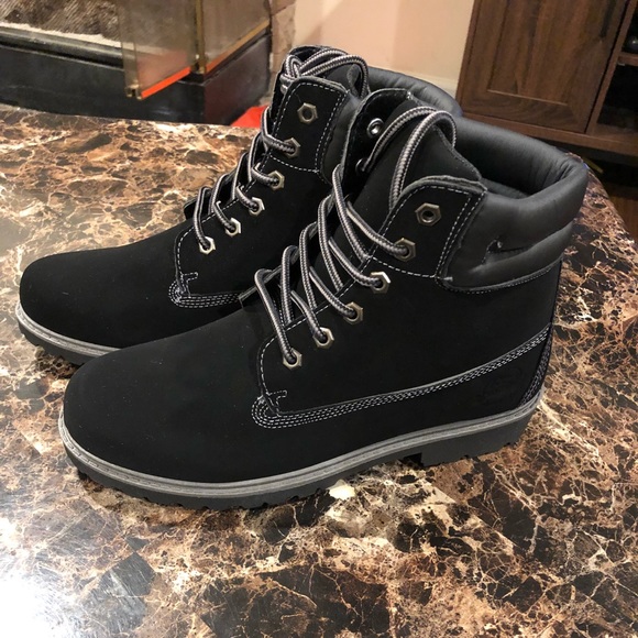 Black boots - Picture 2 of 5